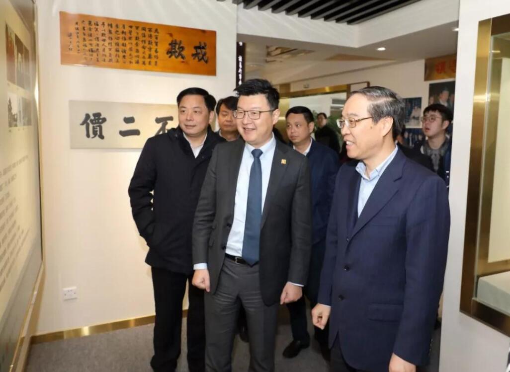 1542870901243149236g.jpg 2.jpg